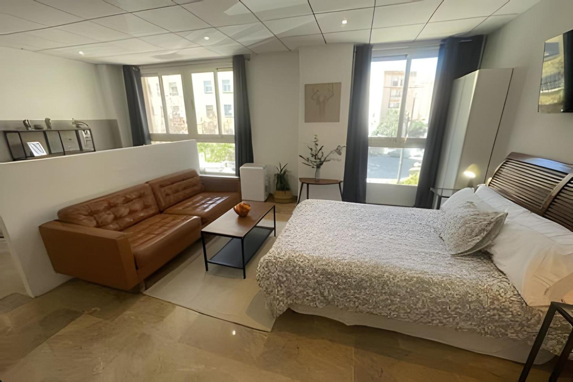 11 Nights Studios Valenza Esterno foto