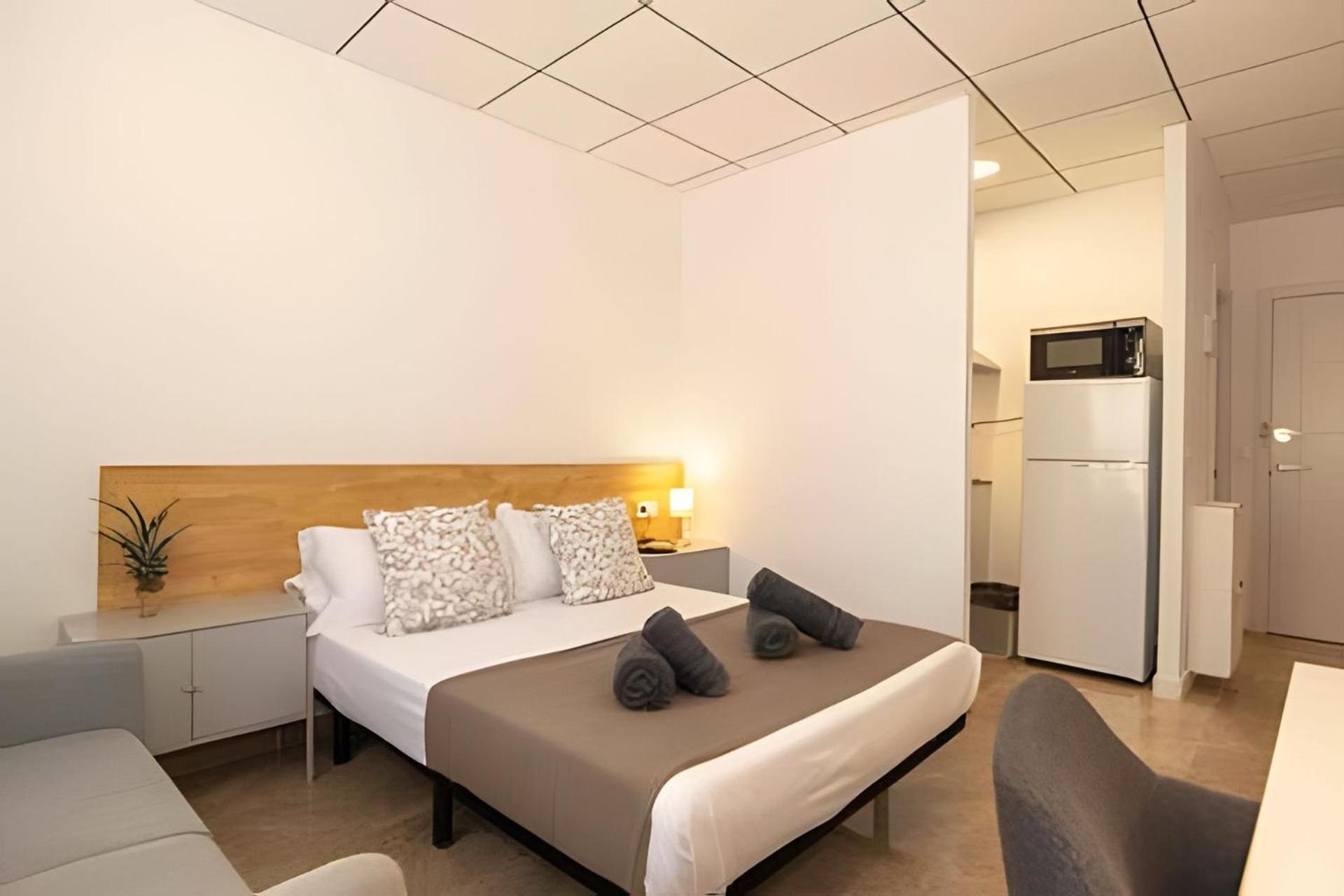 11 Nights Studios Valenza Esterno foto