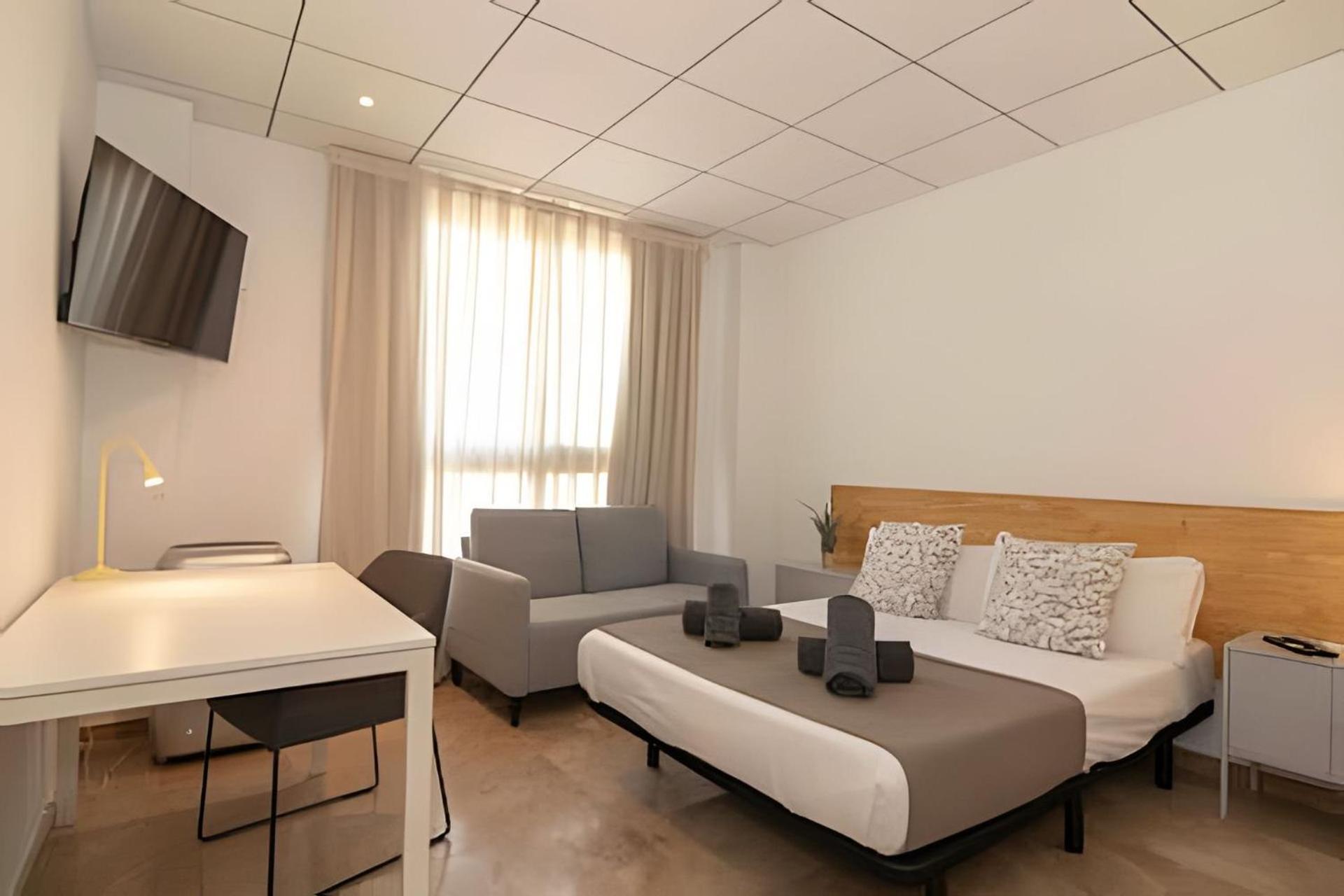 11 Nights Studios Valenza Esterno foto