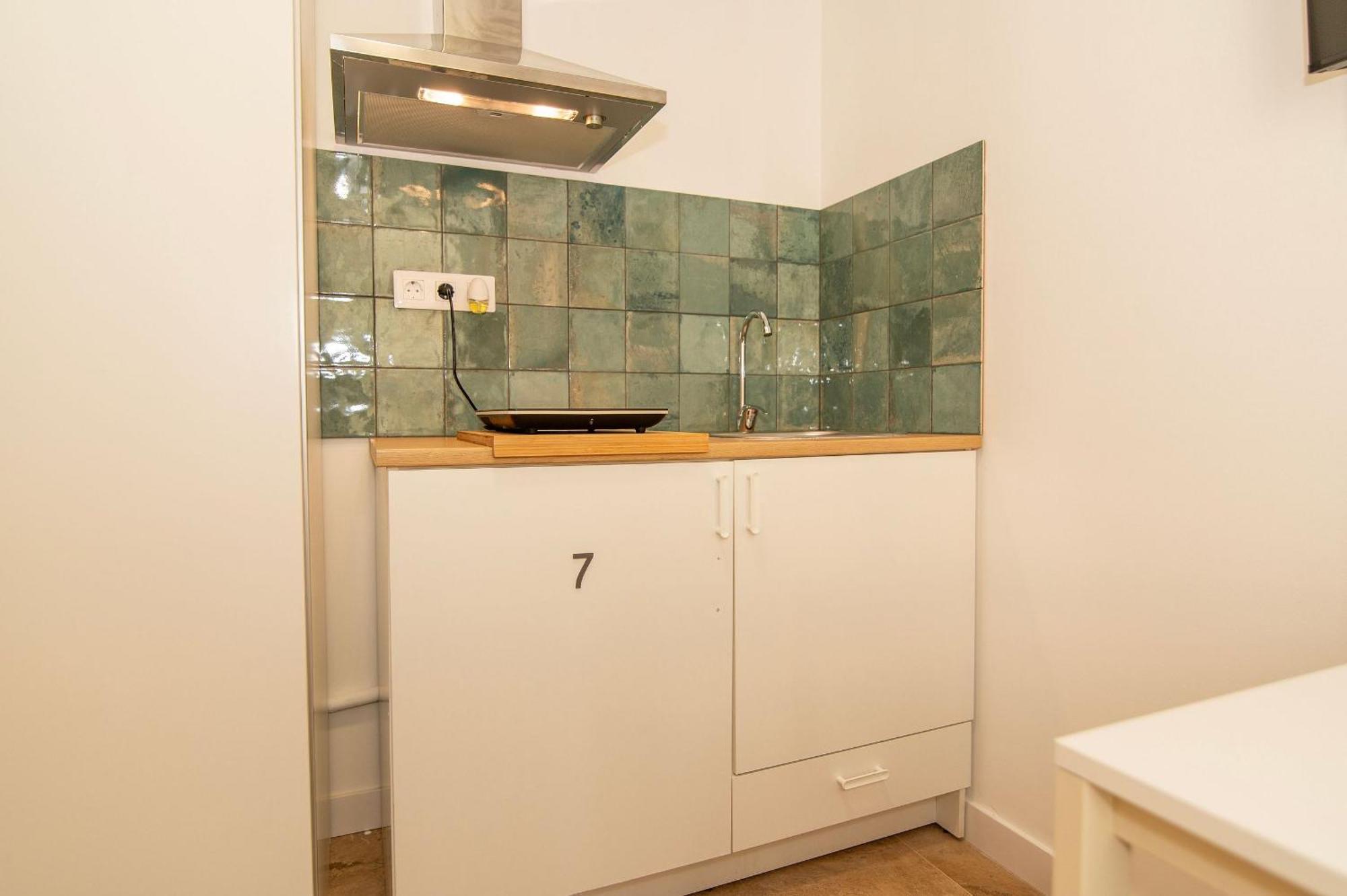 11 Nights Studios Valenza Esterno foto