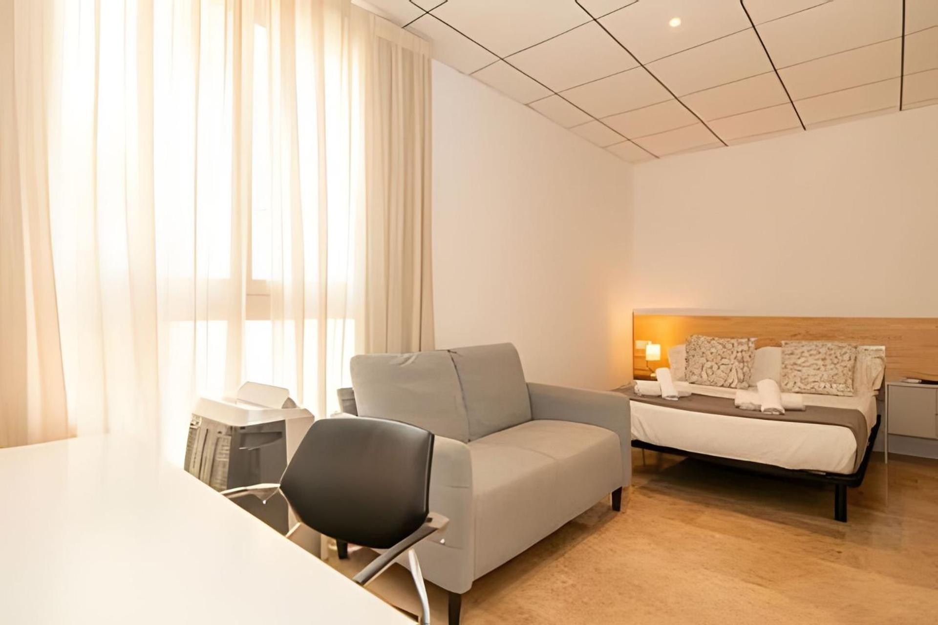 11 Nights Studios Valenza Esterno foto