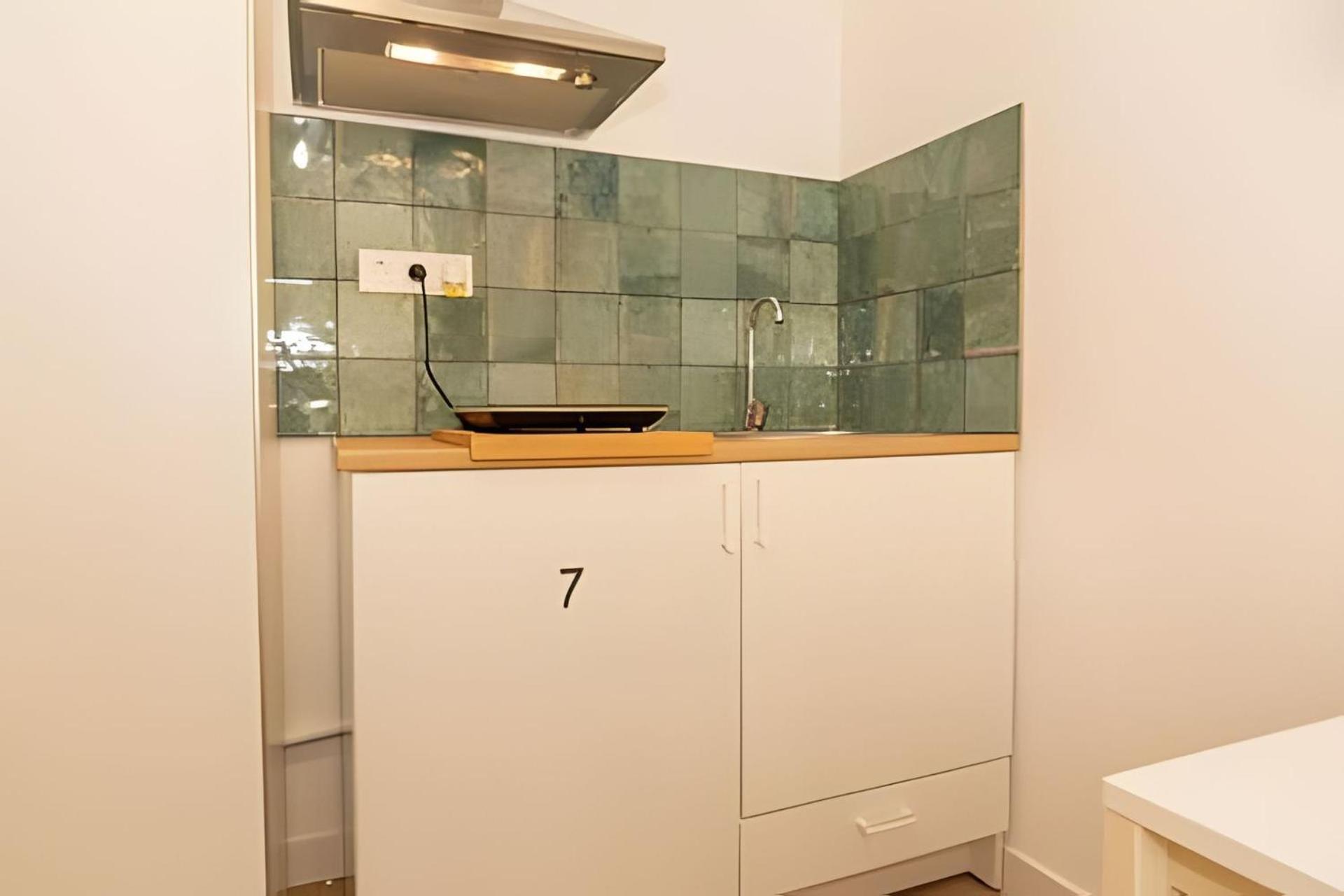 11 Nights Studios Valenza Esterno foto