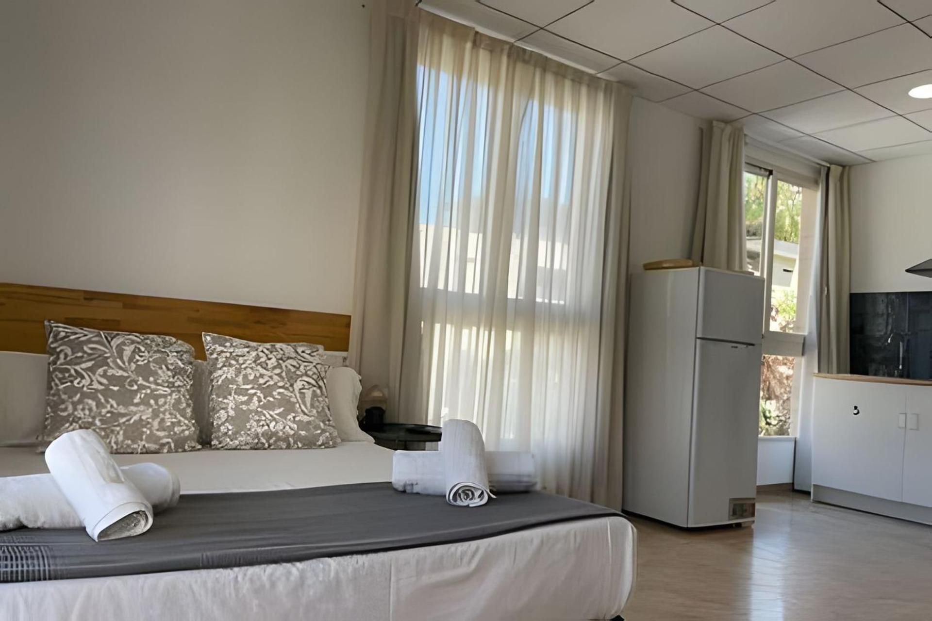 11 Nights Studios Valenza Esterno foto