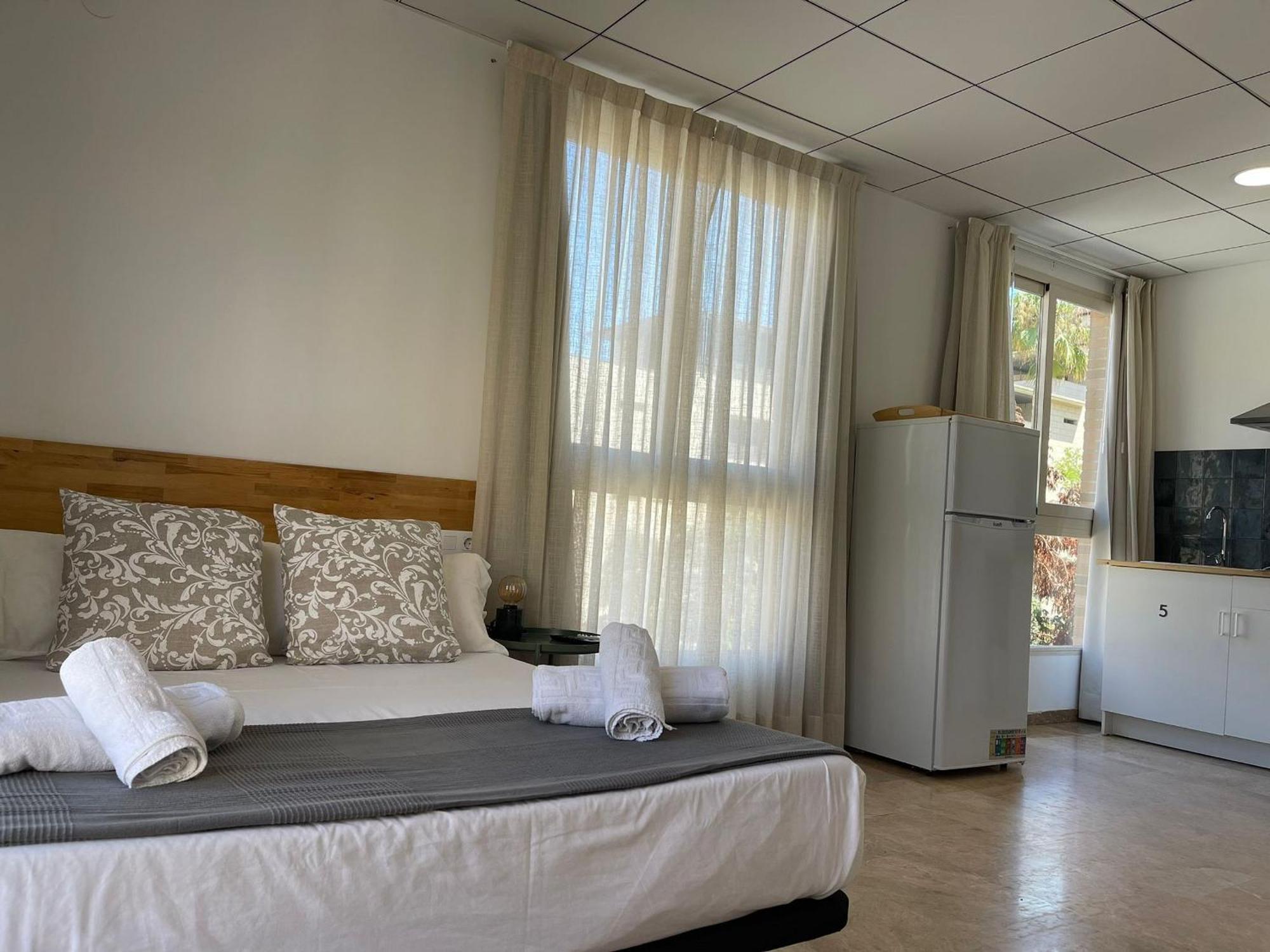 11 Nights Studios Valenza Esterno foto