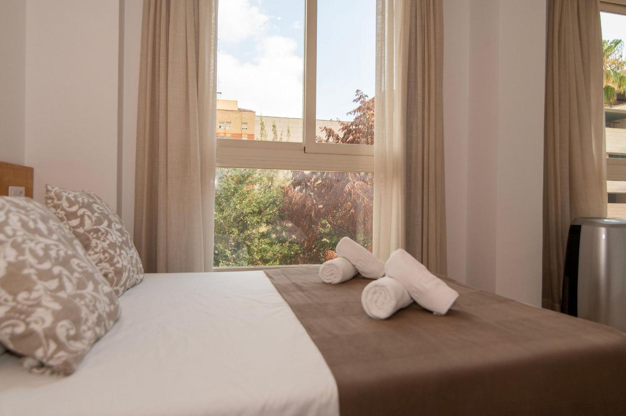 11 Nights Studios Valenza Esterno foto