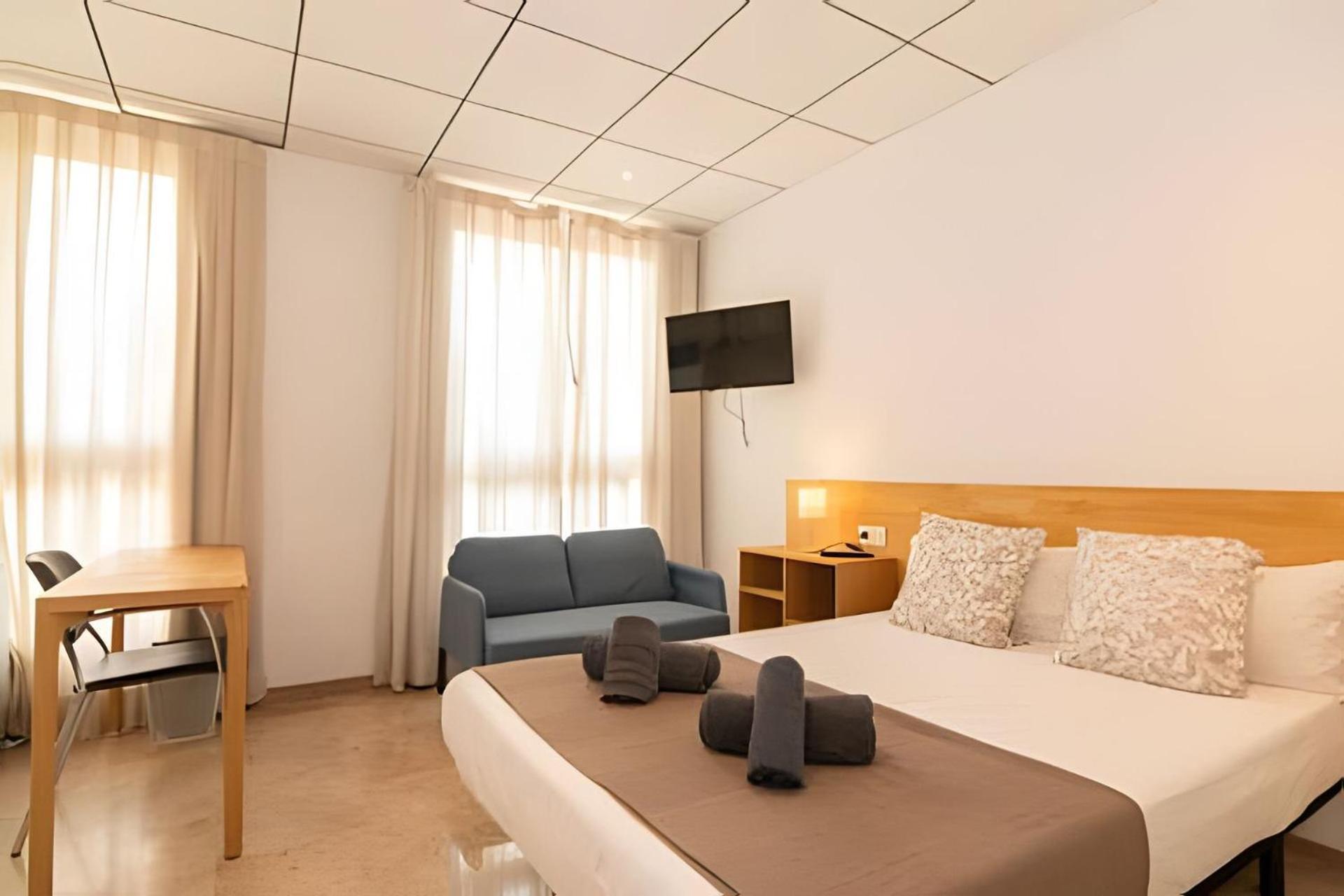 11 Nights Studios Valenza Esterno foto