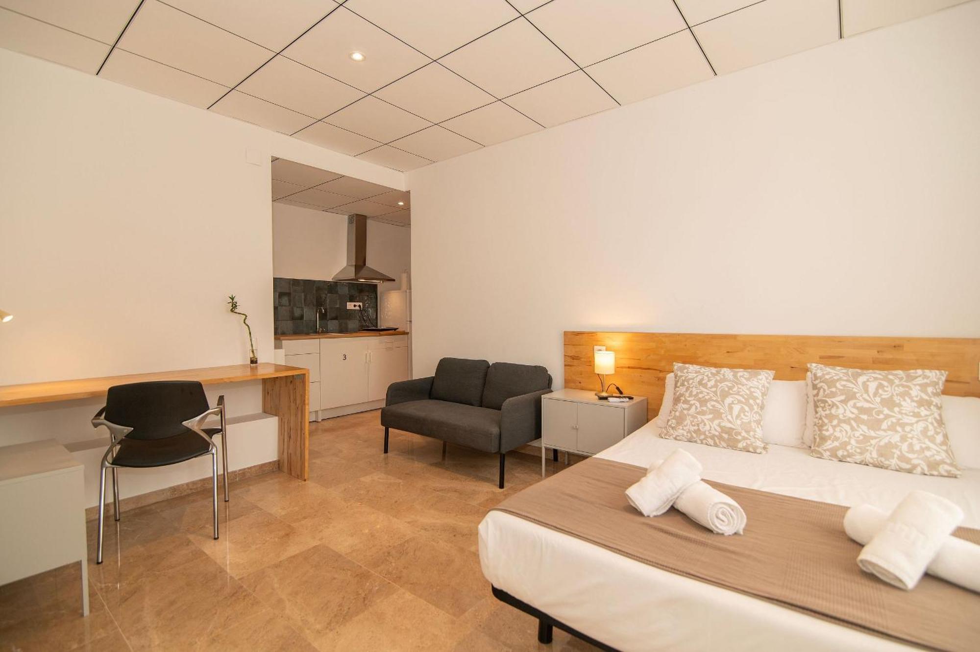 11 Nights Studios Valenza Esterno foto