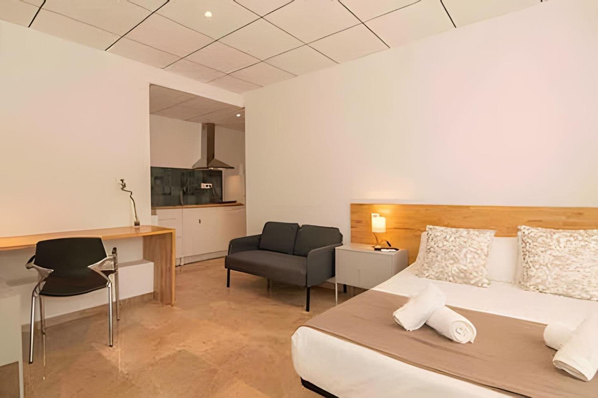 11 Nights Studios Valenza Esterno foto