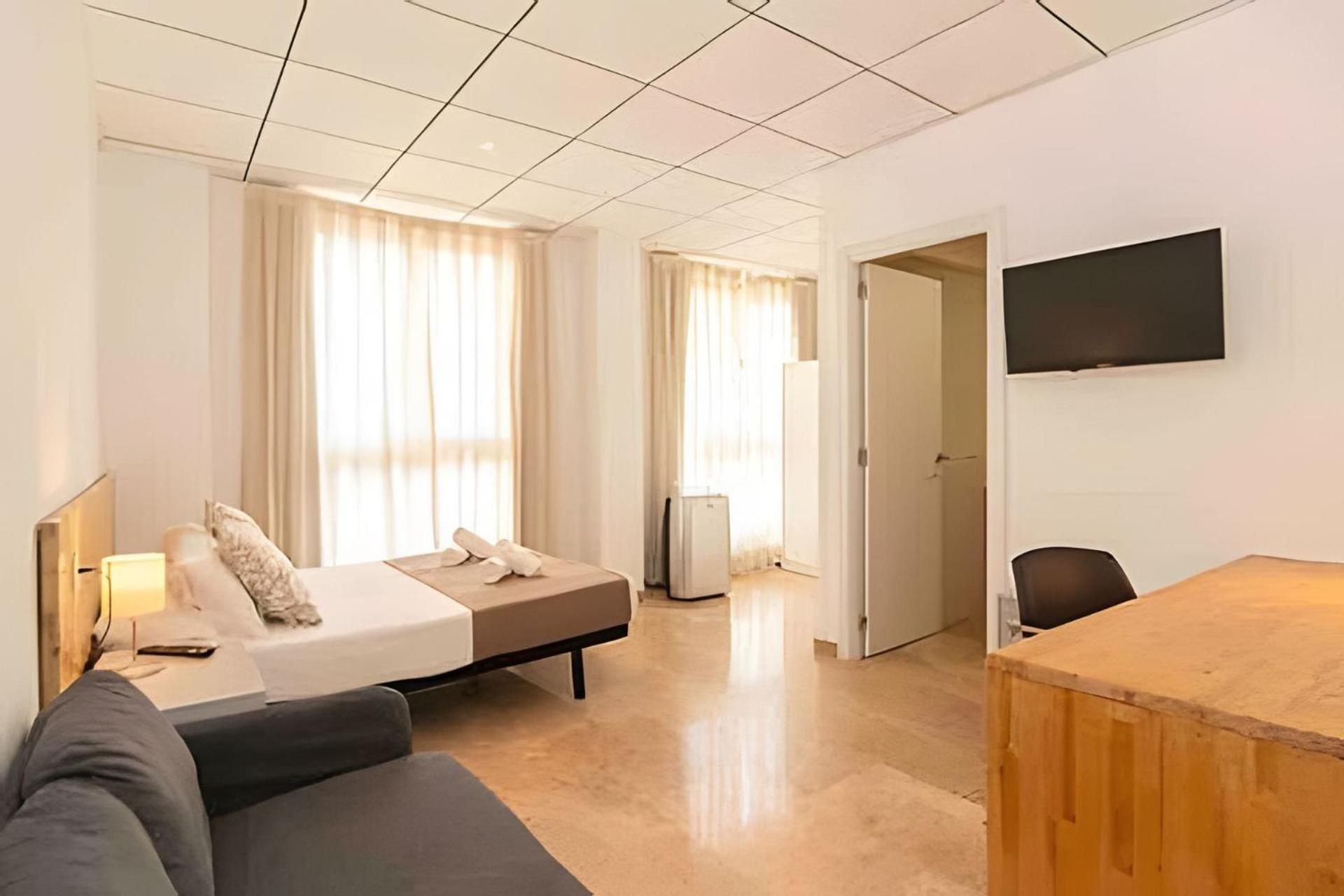 11 Nights Studios Valenza Esterno foto